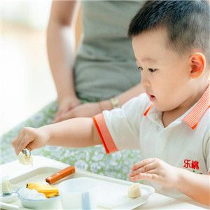 樂(lè)桃成長(zhǎng)小屋嬰幼托管加盟